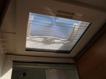 Eura Mobil Contura 652 SB-03 Super Netjes!! | Winter Camper |Half Integraal|Frans Bed|